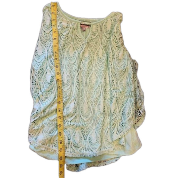 JM Collection Batwing Faux Lace Overlay Short Sleeve Tunic Size PM - Picture 11 of 11